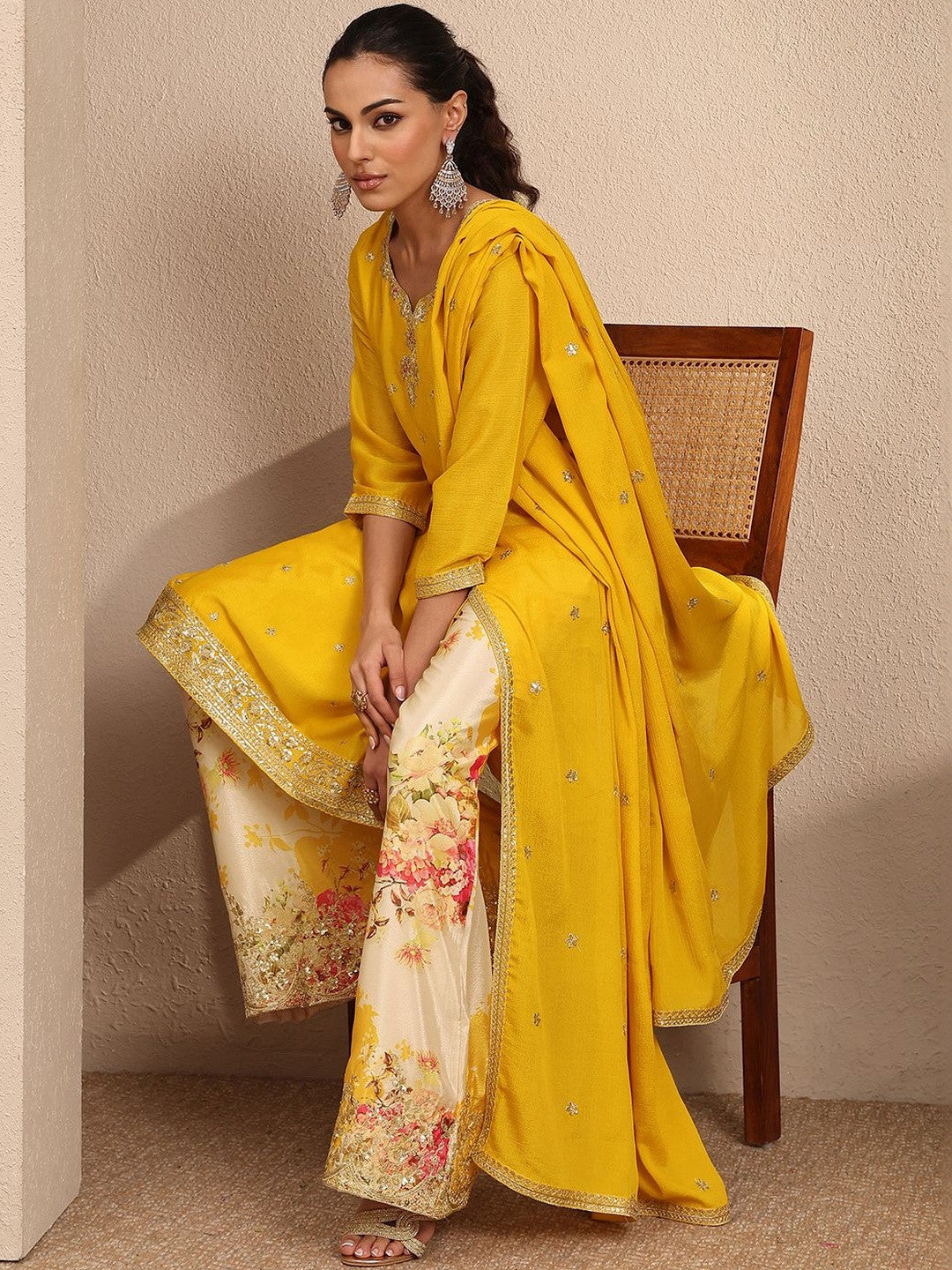 Women Floral Embroidered Regular Gotta Patti Kurta with Palazzos & With Dupatta
