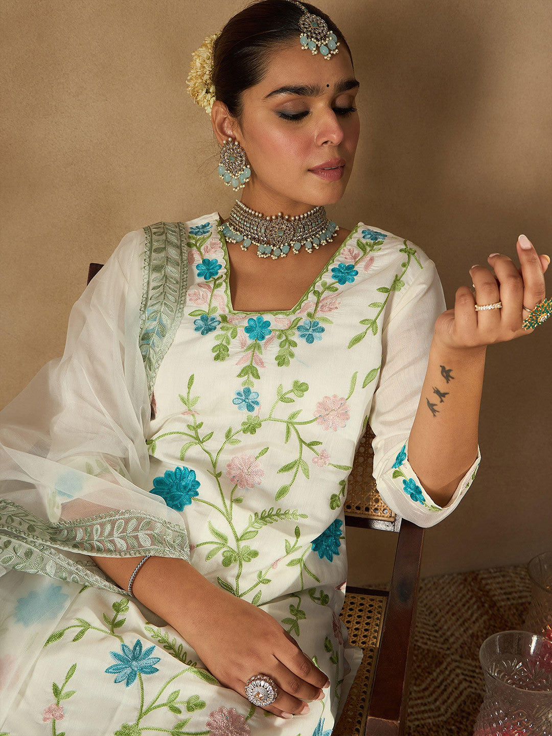 Women Floral Embroidered Regular Thread Work Kurta with Trousers & With Dupatta