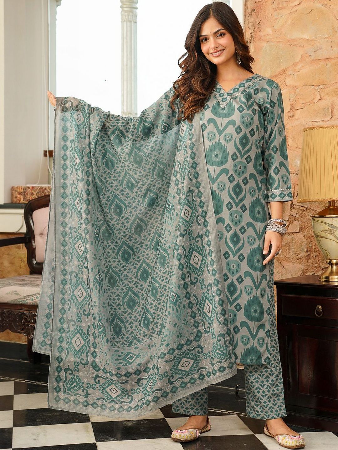 Dhiyona KL Ethnic Motifs Printed V-Neck Straight Kurta With Trousers & Dupatta