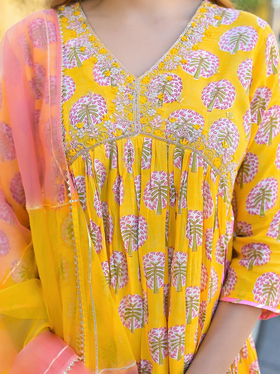 Dhiyona KL Women Yellow Silk Blend Kurta Sets