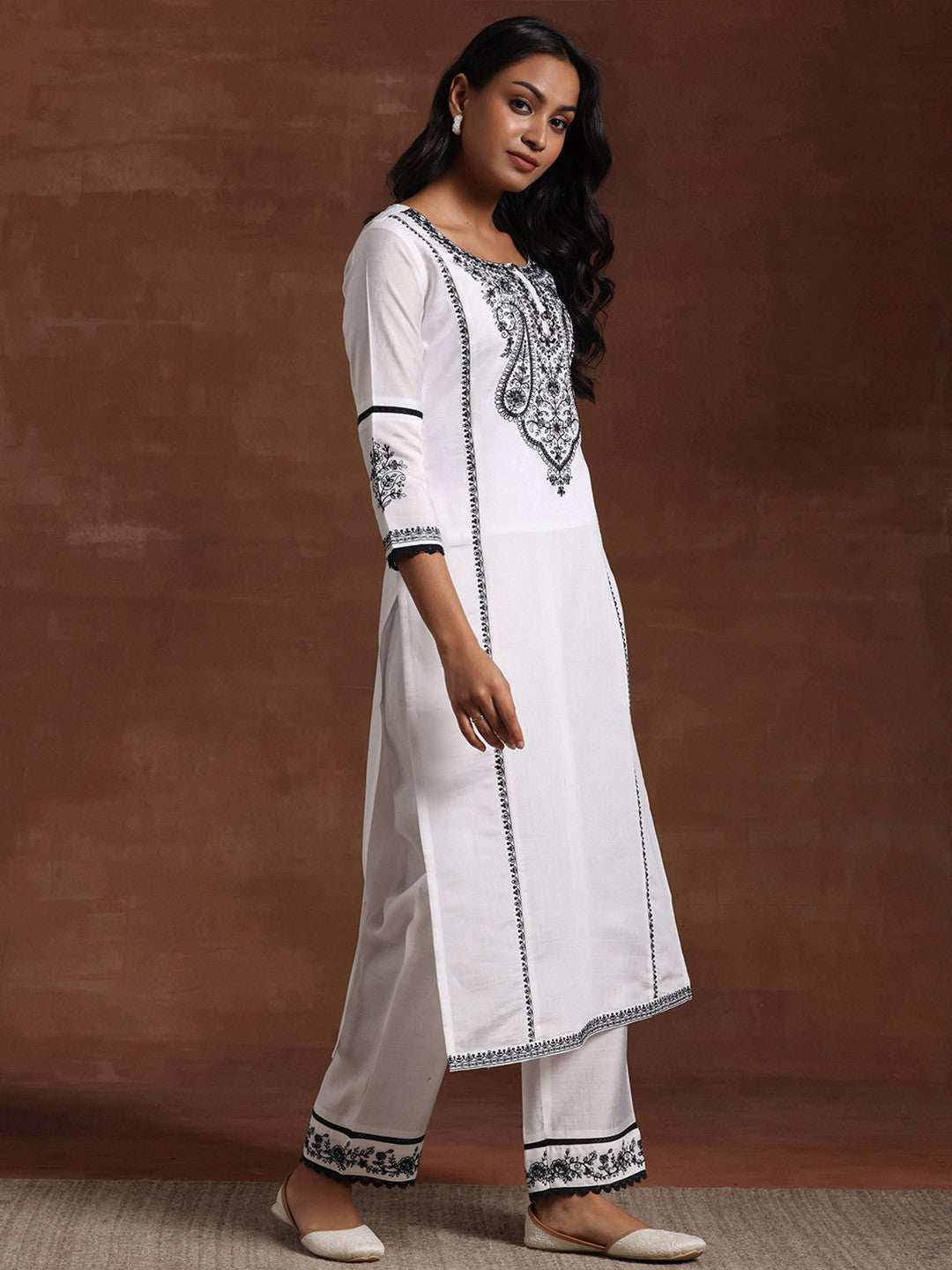 Women Ethnic Motifs Embroidered Regular Thread Work Kurta with Trousers & With Dupatta