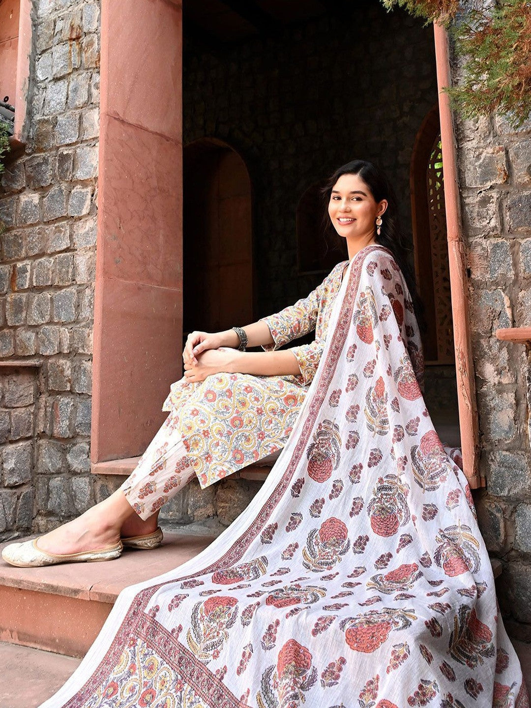 Women Floral Printed Regular Pure Cotton Kurta with Trousers & With Dupatta