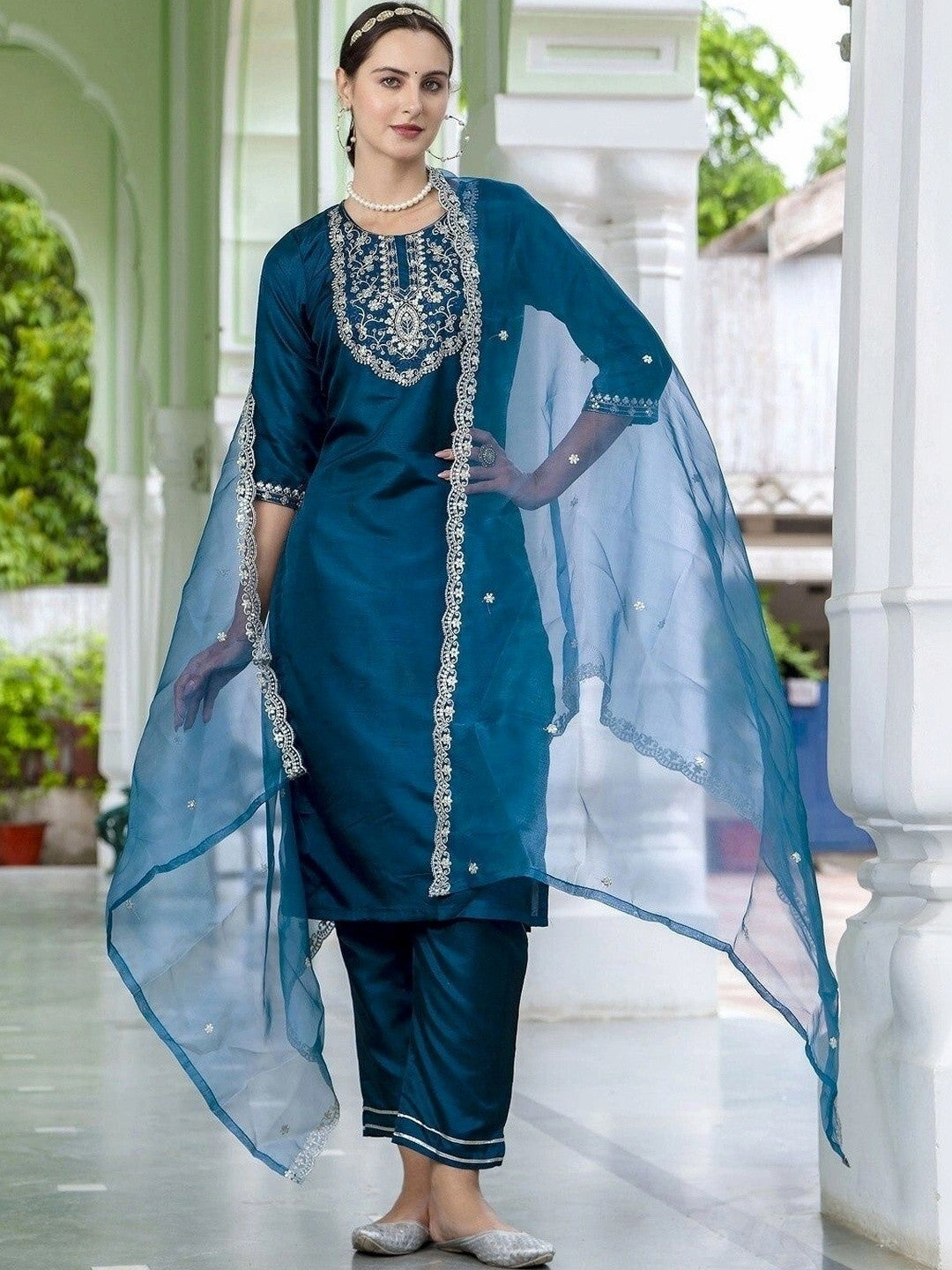 Women Ethnic Motifs Embroidered Regular Thread Work Kurta with Trousers & With Dupatta