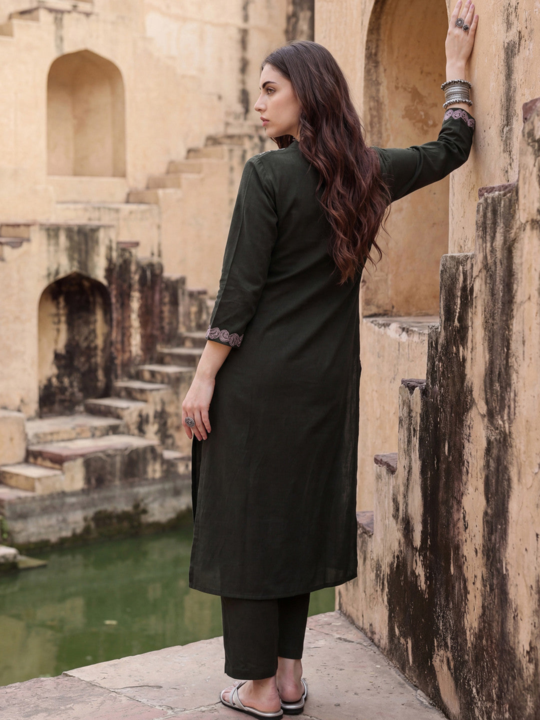 Women Floral Embroidered Regular Thread Work Pure Cotton Kurta with Trousers