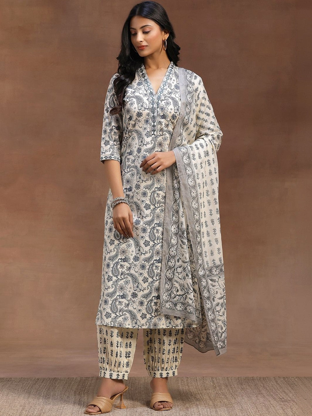 Women Ethnic Motifs Printed Regular Sequinned Kurta with Pyjamas & With Dupatta