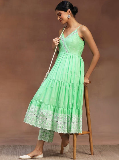 Women Floral Embroidered Tiered Thread Work Kurta with Trousers
