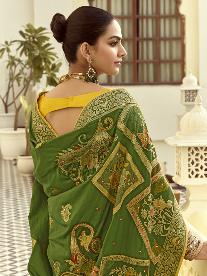 Dhiyona KM Women Green Banarasi Silk Saree With Beautiful Golden Zari Work