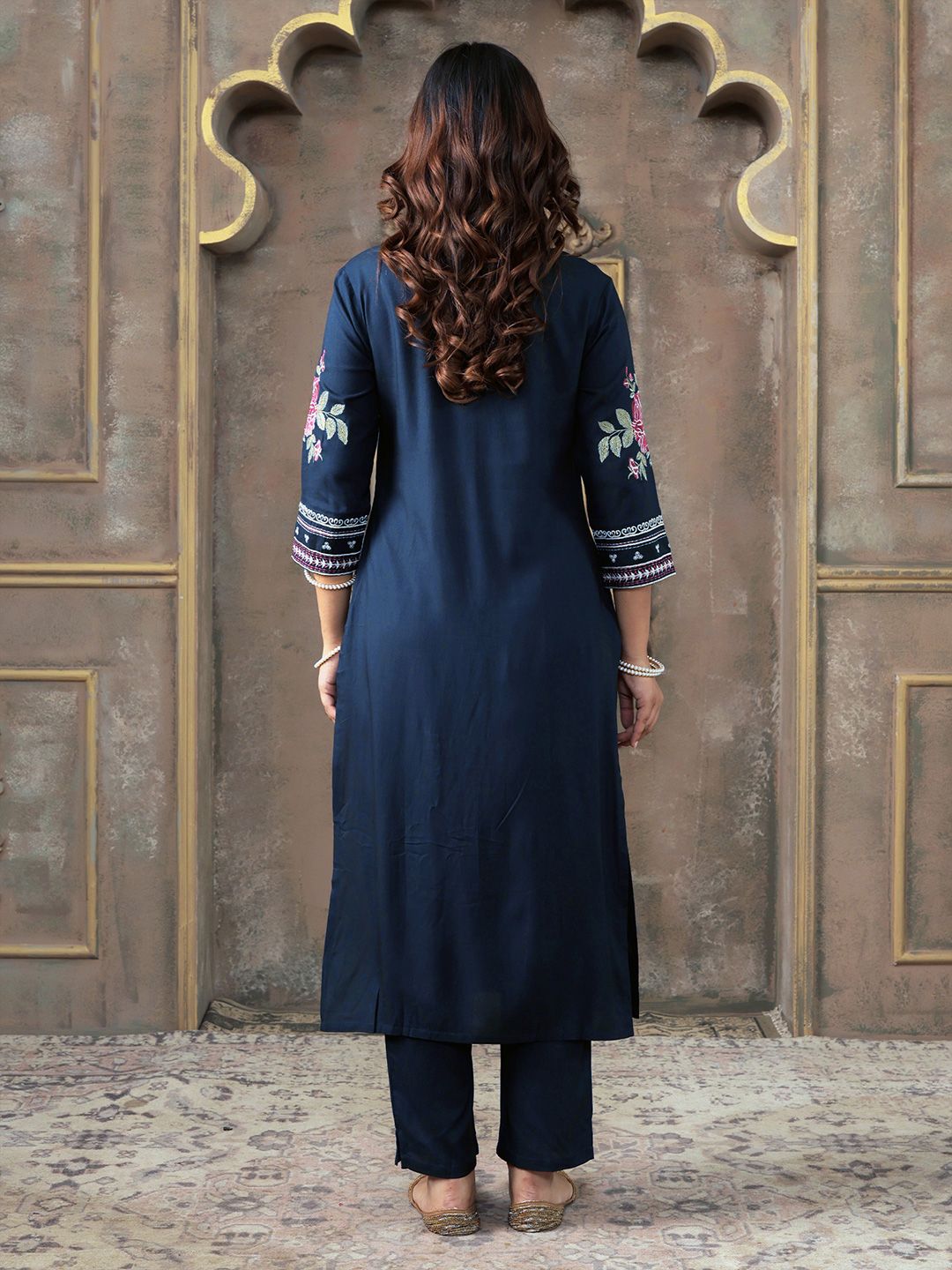 Dhiyona IE Embroidered V-Neck Tunic & Trousers Co-Ords