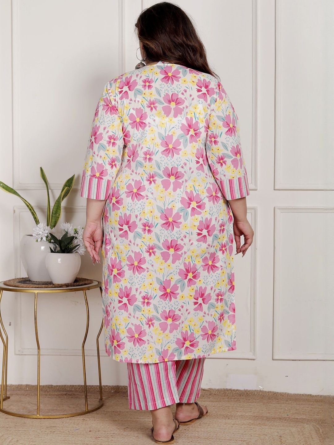 Dhiyona KL Women Floral Printed Cotton Kurta & Trousers With Dupatta