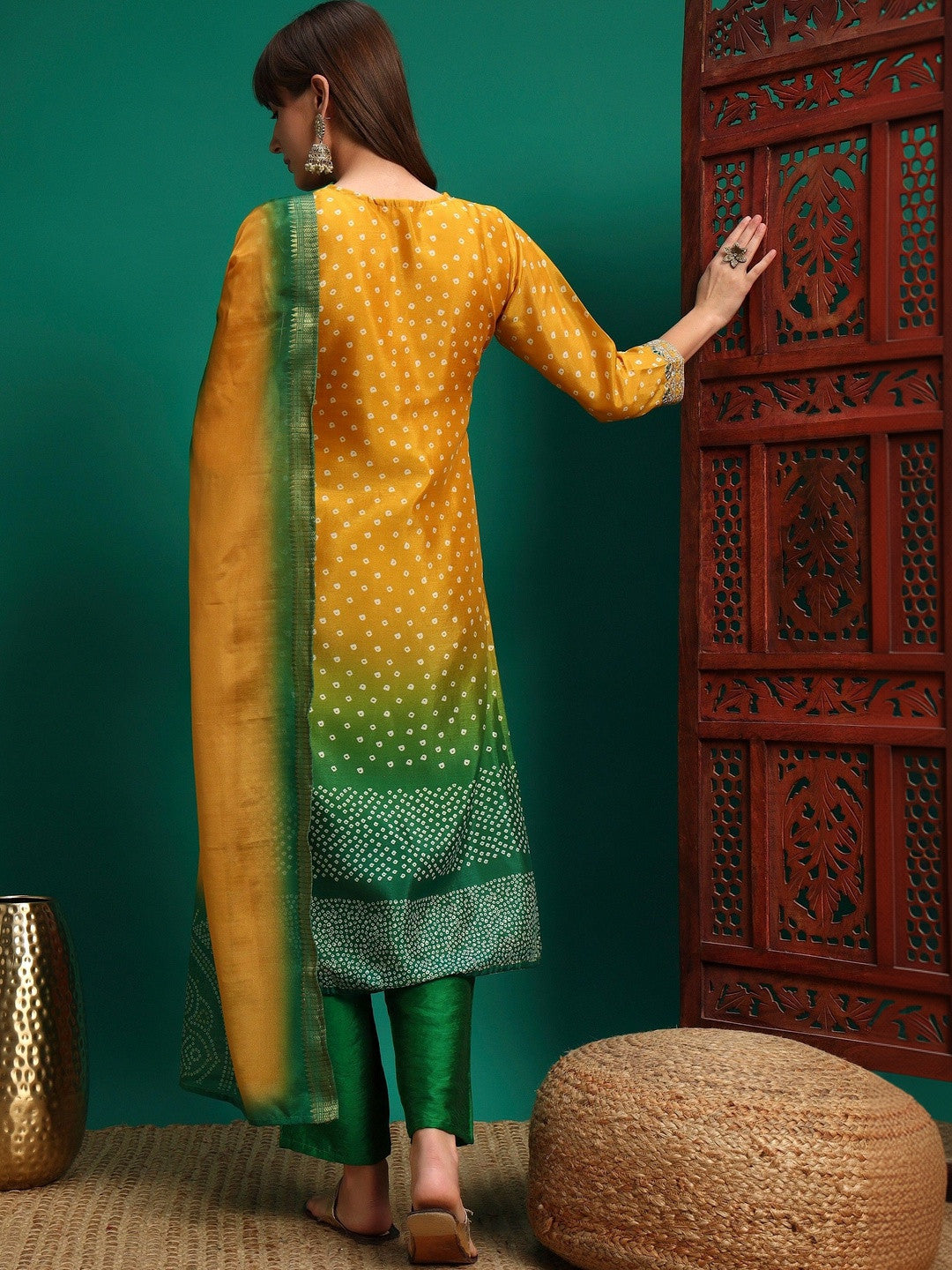 Women Bandhani Dyed Regular Thread Work Kurta with Trousers & With Dupatta