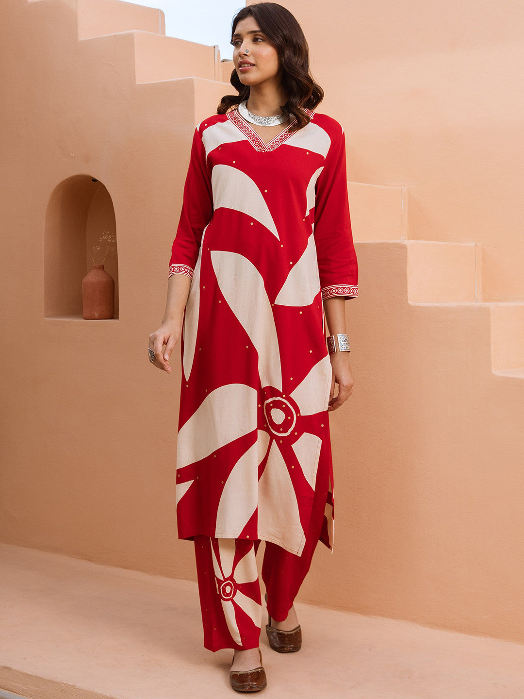 Women Floral Printed Kurta with Trousers