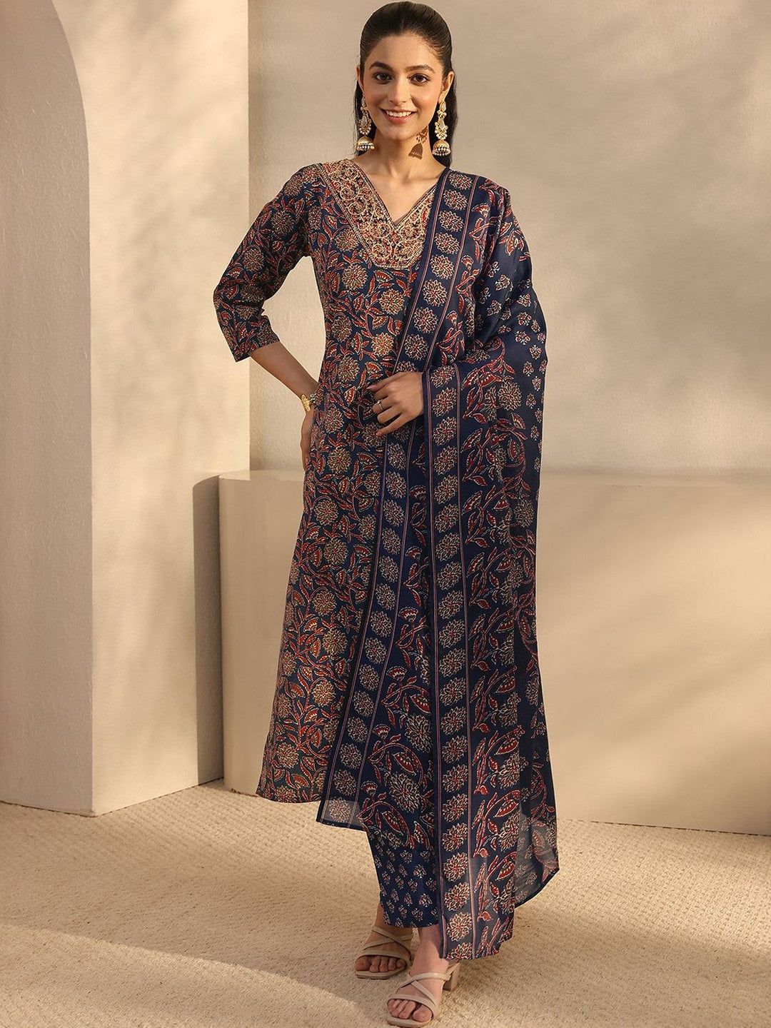 Women Floral Printed Regular Thread Work Kurta with Trousers & With Dupatta
