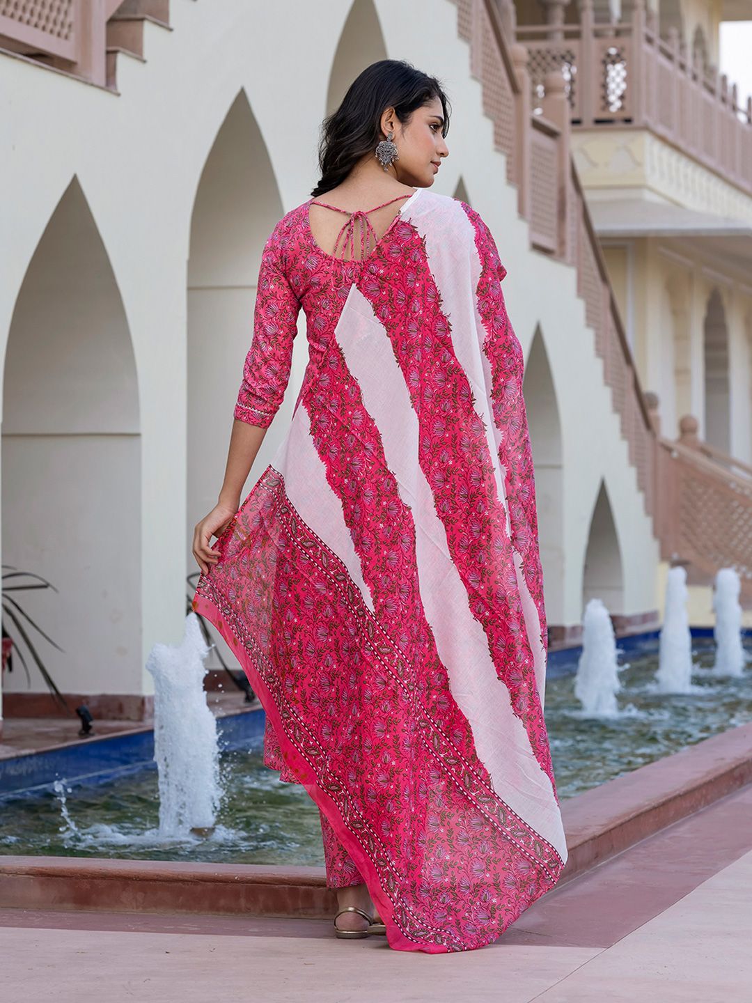 Dhiyona KL Women Floral Printed Regular Pure Cotton Kurta with Trousers & With Dupatta