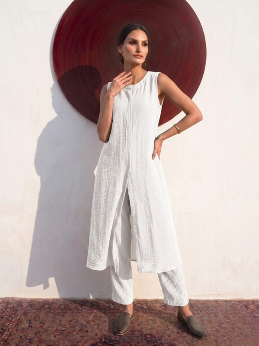 Dhiyona ST Swtantra White Easy Addictive Travel Airflow Sleeveless Kurta and Pant Set