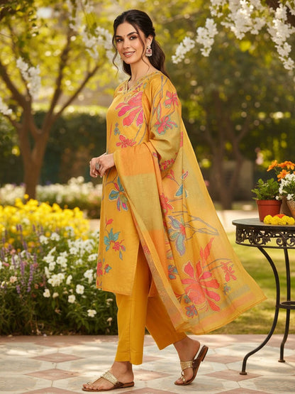 Dhiyona KL Women Floral Printed Regular Thread Work Kurta with Trousers & With Dupatta
