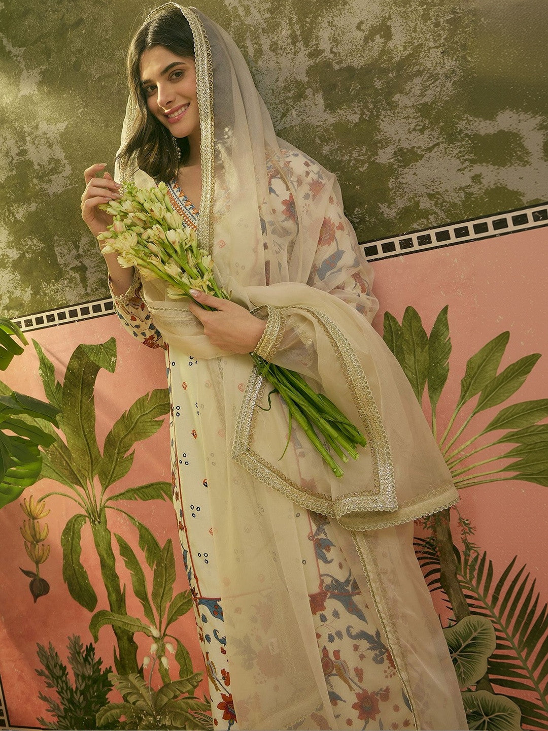 Printed Round Neck Kurta Trousers & Dupatta