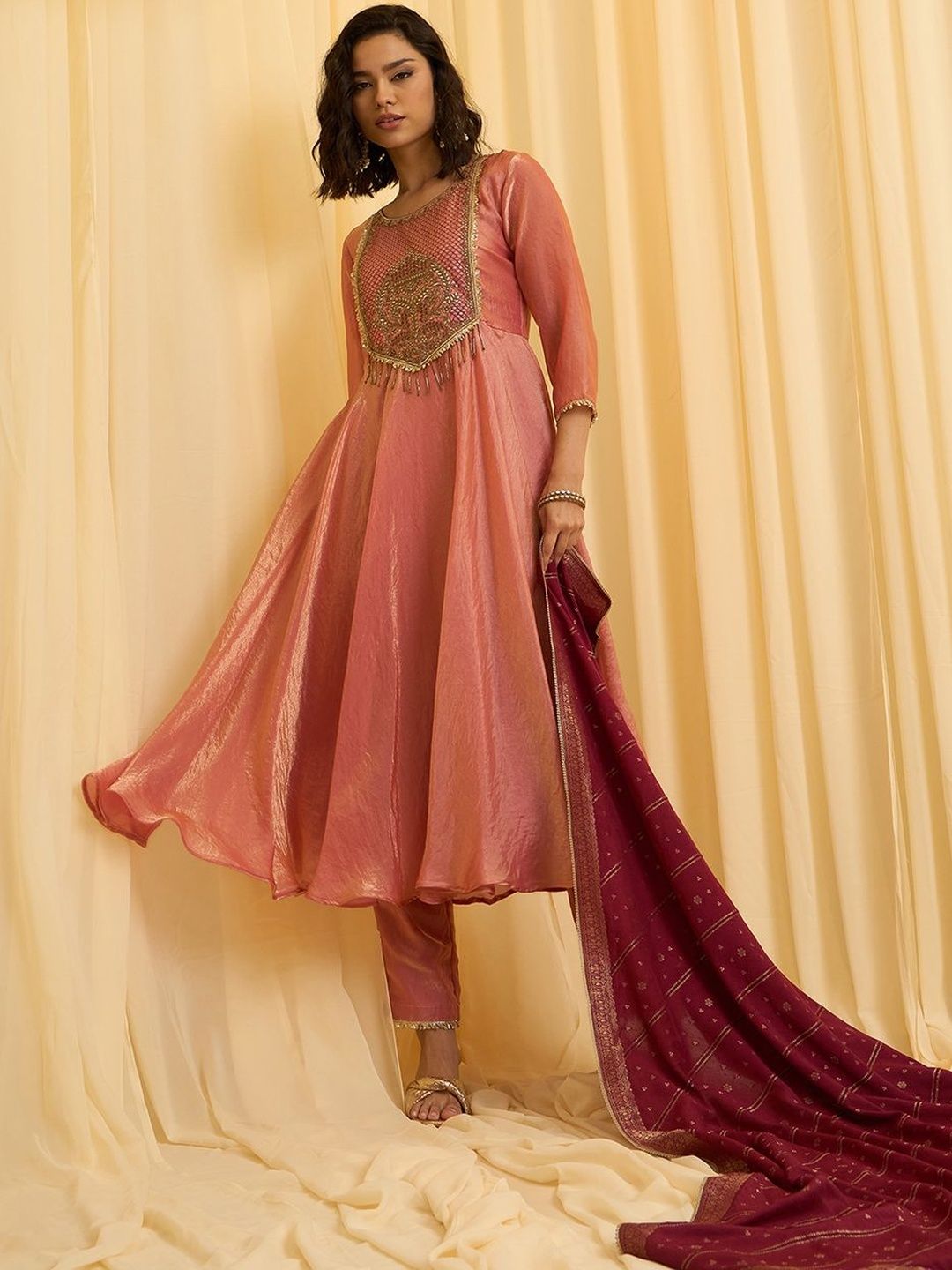 Dhiyona CH Embroidered Kurta Set With Jacquard Dupatta