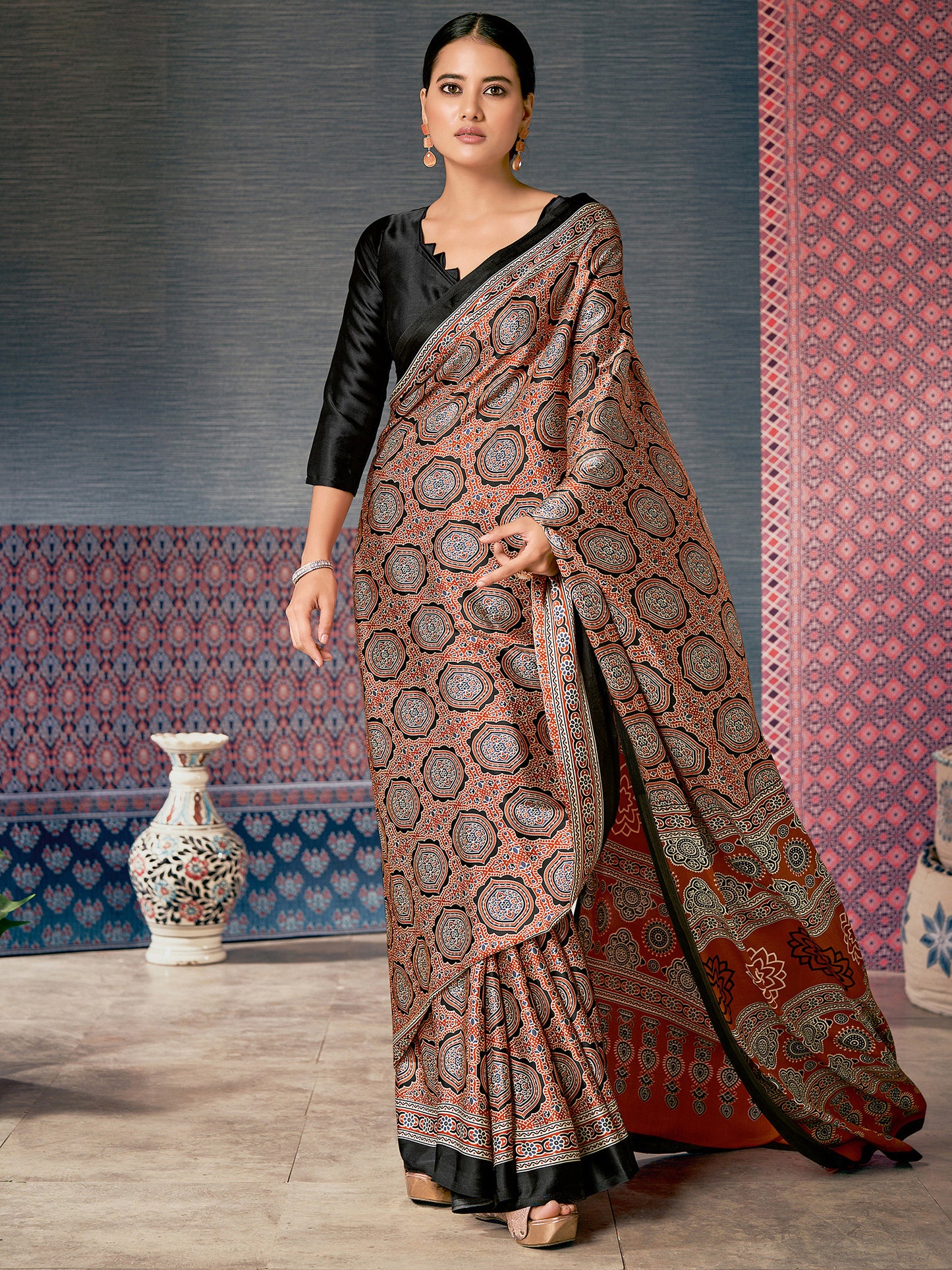 Women's Crepe Brown Digital Print Designer Saree With Blouse Piece