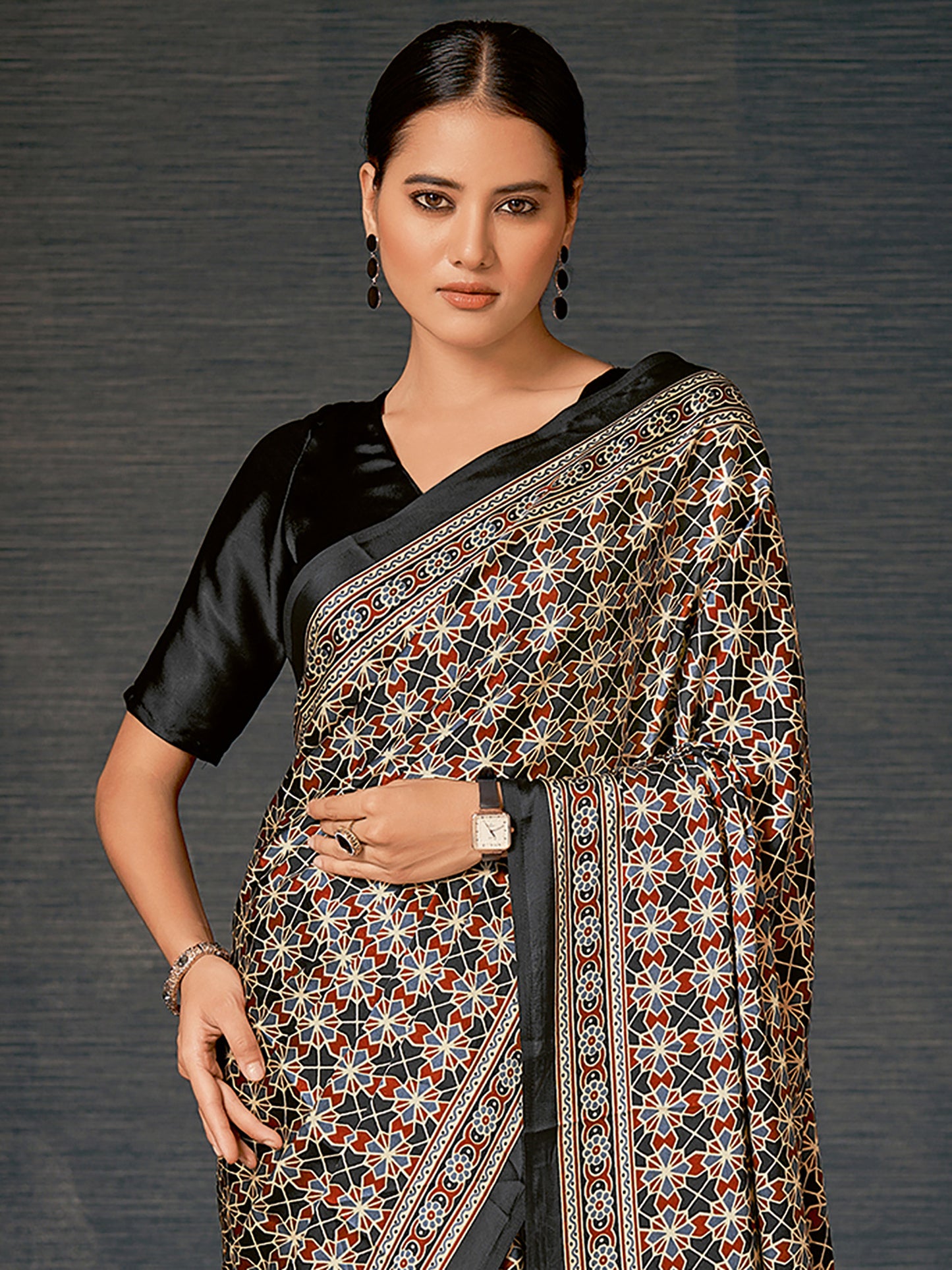 Women's Crepe Black Digital Print Designer Saree With Blouse Piece