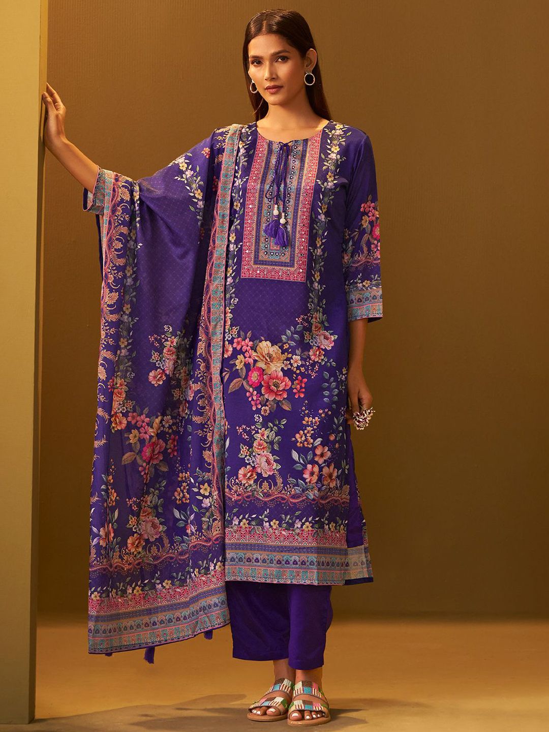 Dhiyona IE Women Floral Printed Regular Kurta with Trousers & Dupatta