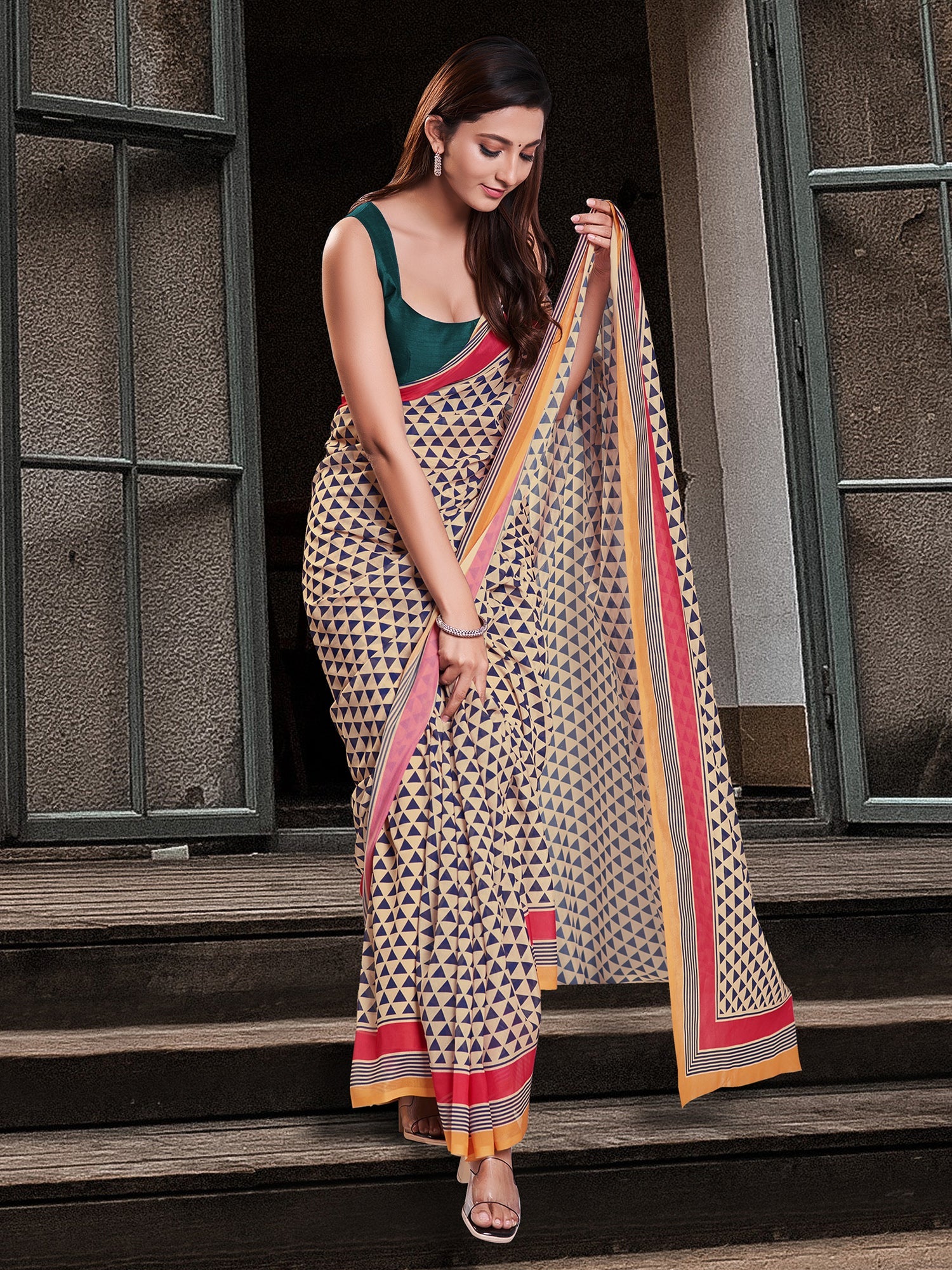 Women's Cotton Blend Cream Printed Celebrity Saree With Blouse Piece