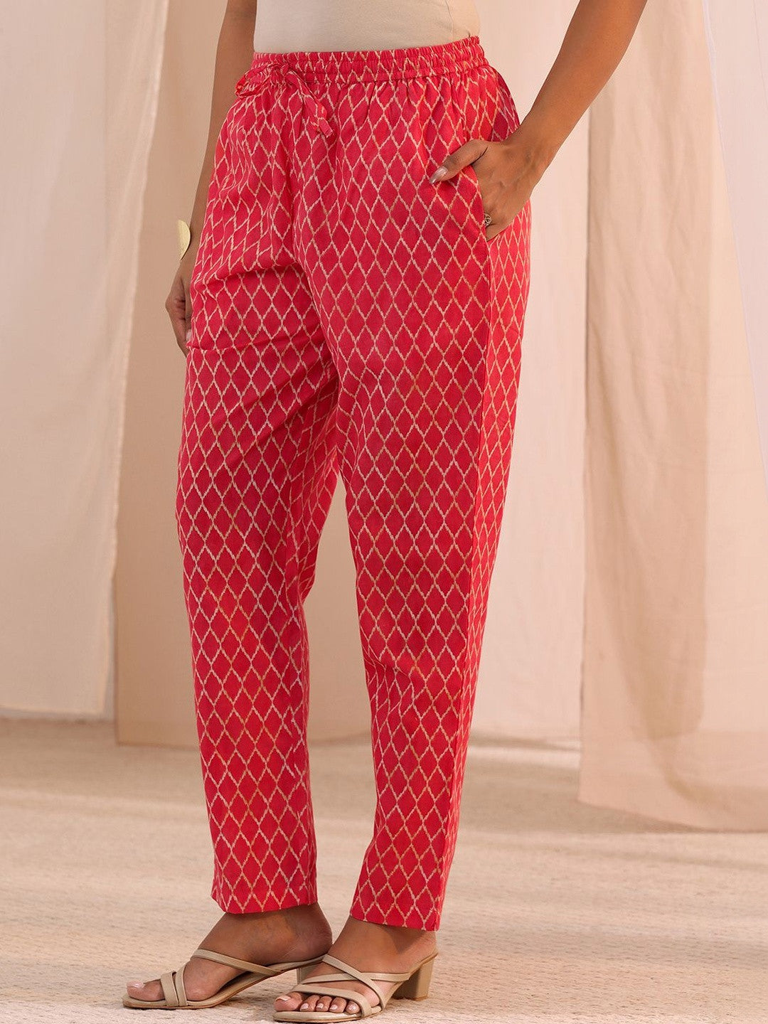 Women Floral Printed Regular Kurta with Trousers & With Dupatta