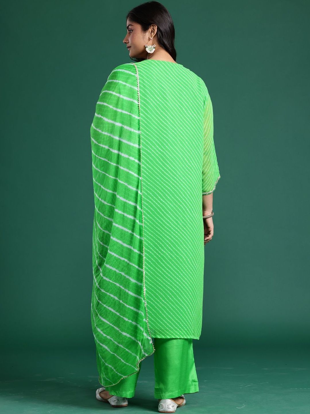 Dhiyona Women's Leheriya Printed Regular Thread Work Kurta with Trousers & With Dupatta