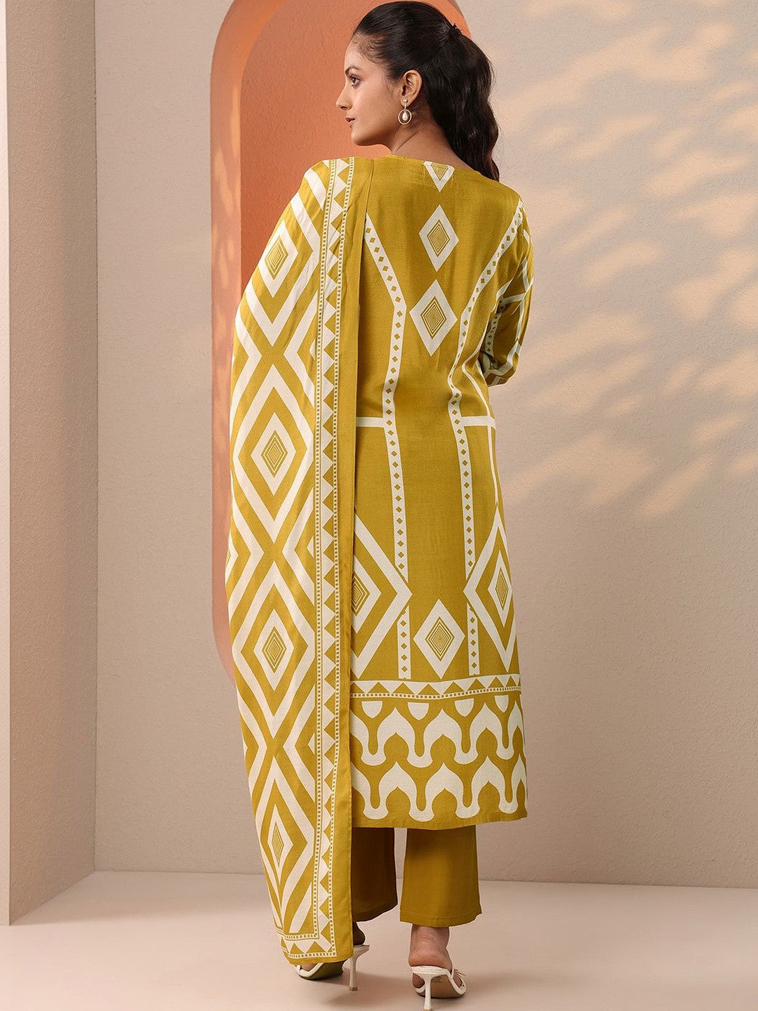 Women Printed Regular Kurta with Trousers & With Dupatta
