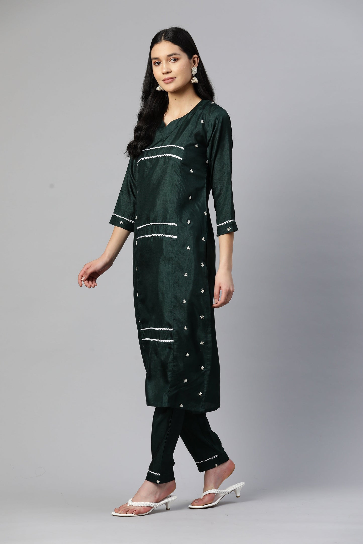 Dhiyona RV Women's Embroidered Silk Chiffon Kurta Set With Solid Print Dupatta