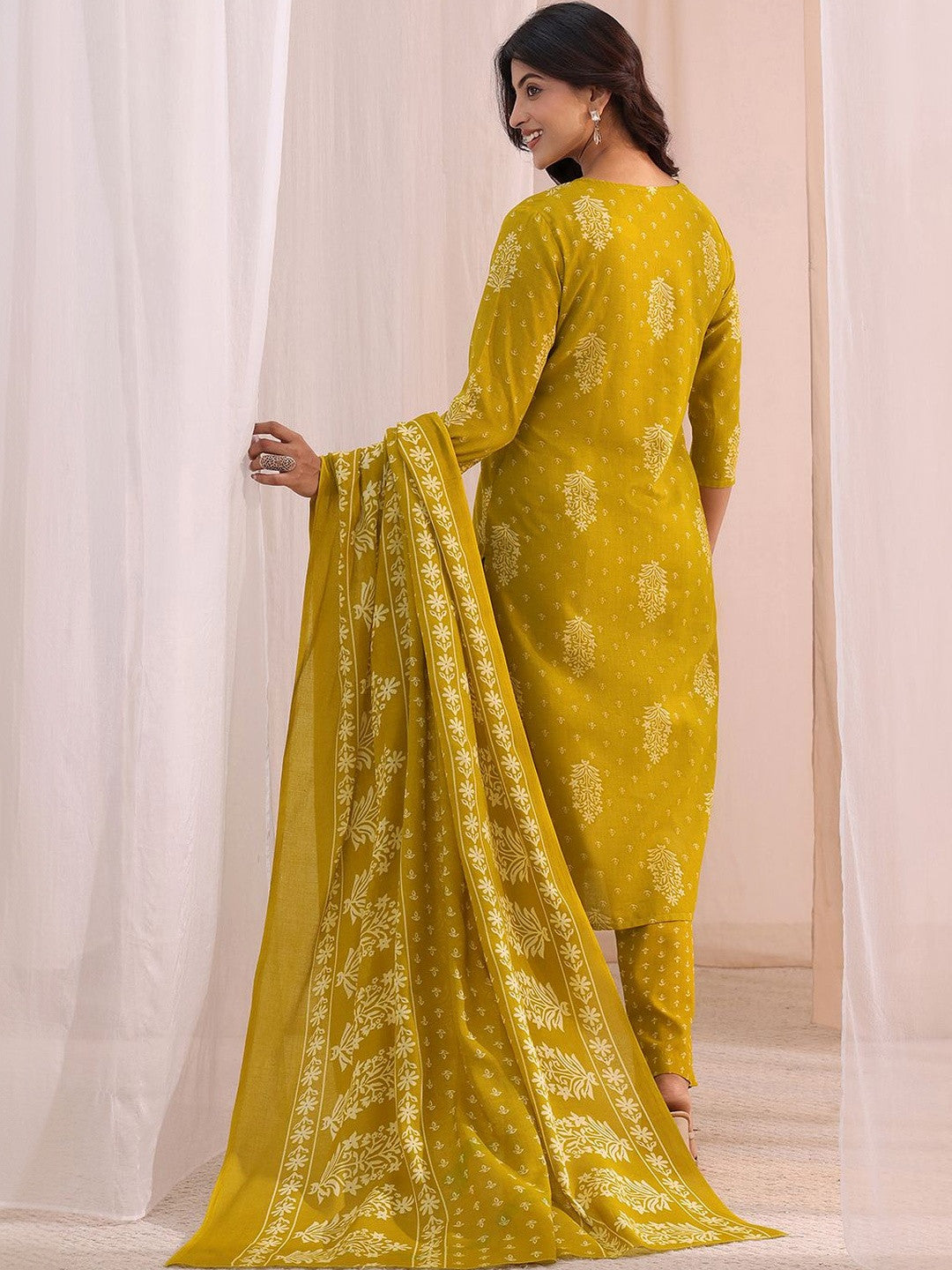Women Ethnic Motifs Printed Regular Kurta with Trousers & With Dupatta