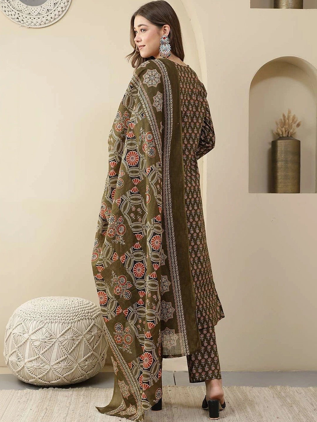 Women Floral Printed Regular Pure Viscos Kurta with Trousers & With Dupatta