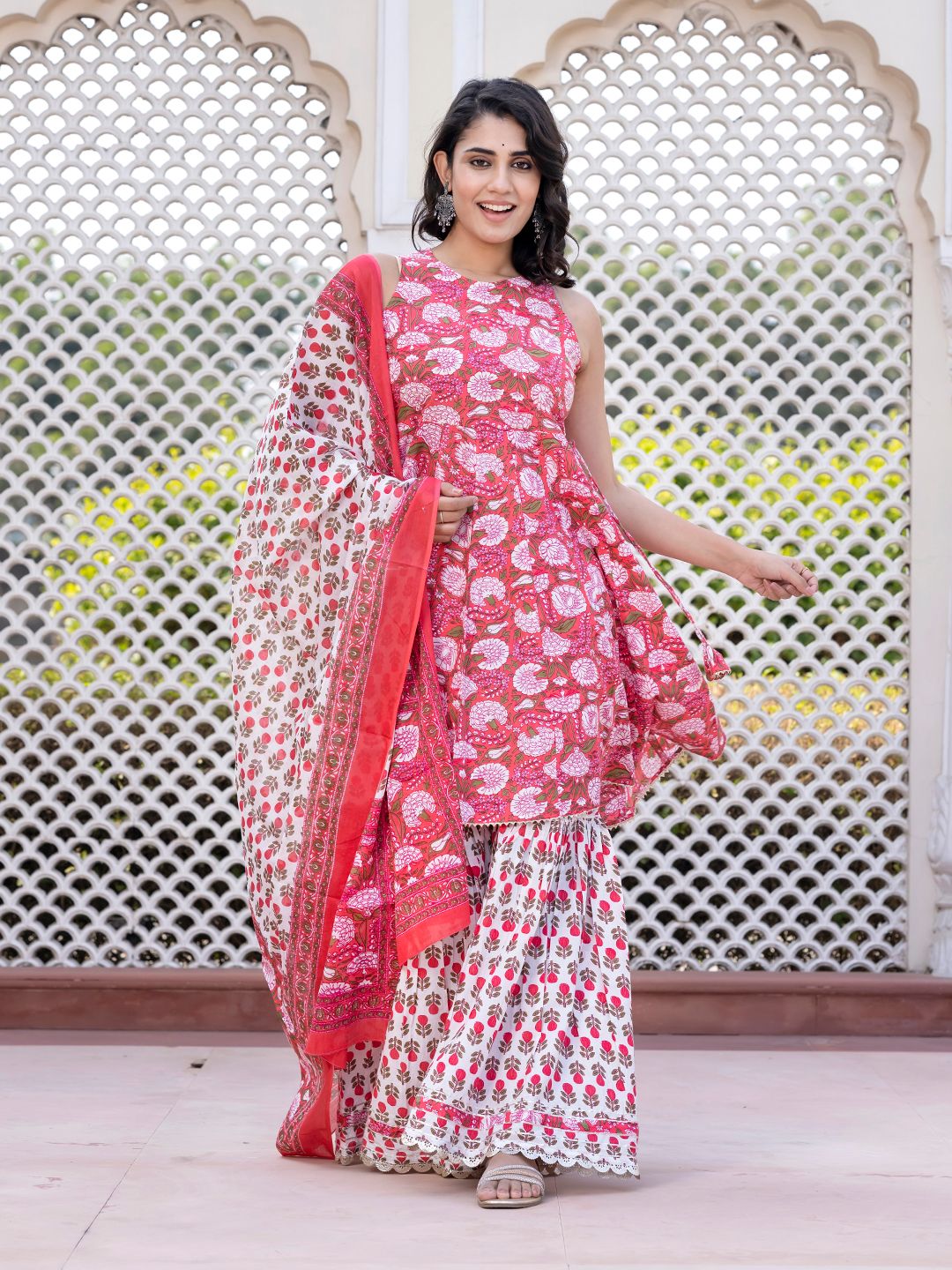 Dhiyona KL Women Floral Printed Regular Pure Cotton Kurta with Sharara & With Dupatta