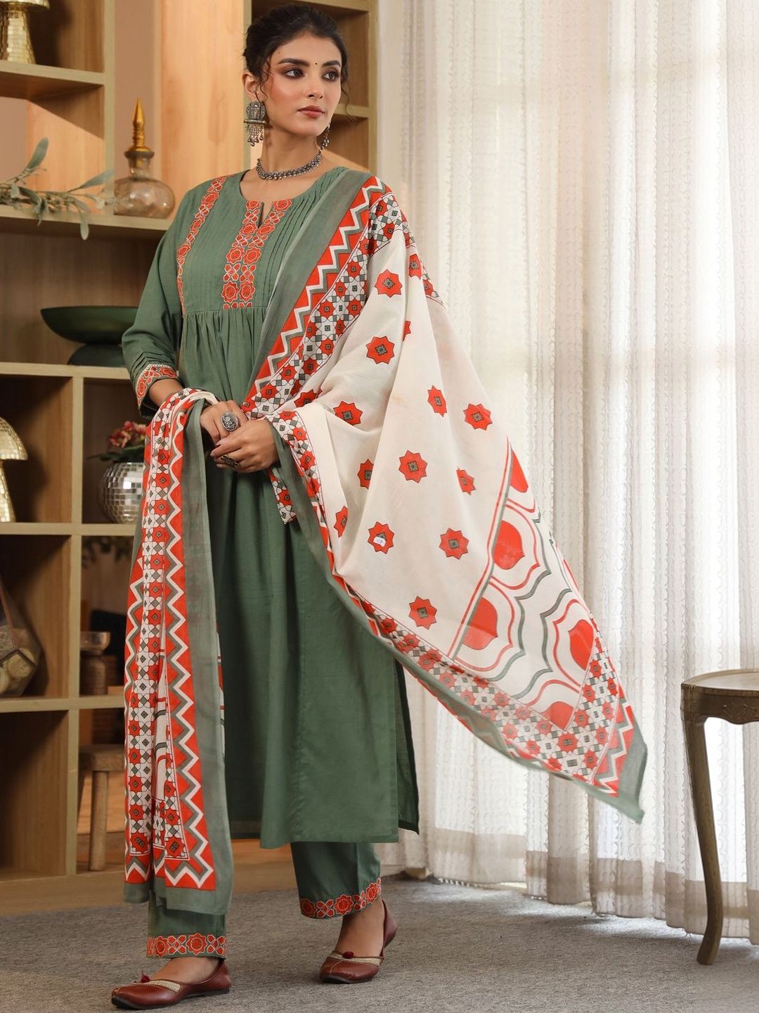 Dhiyona RR Women's Ethnic Motifs Yoke Design Regular Thread Work Pure Cotton Kurta with Trousers & With