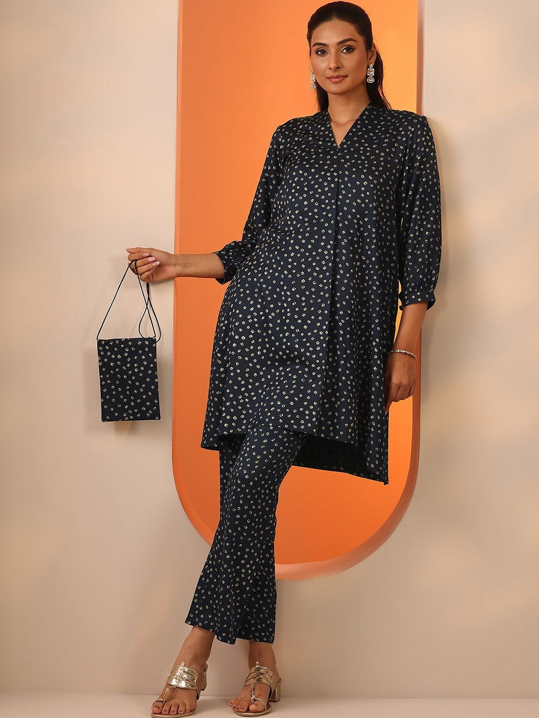 Women Ethnic Motifs Printed Regular Kurta with Trousers