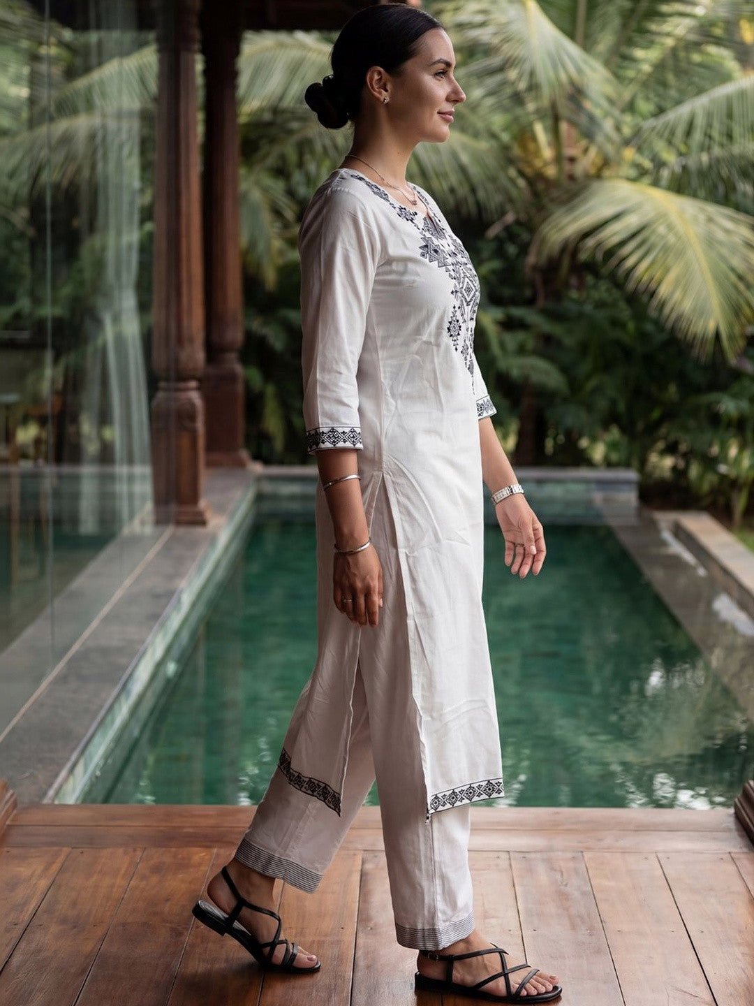 Women Embroidered Regular Thread Work Pure Cotton Kurta with Trousers