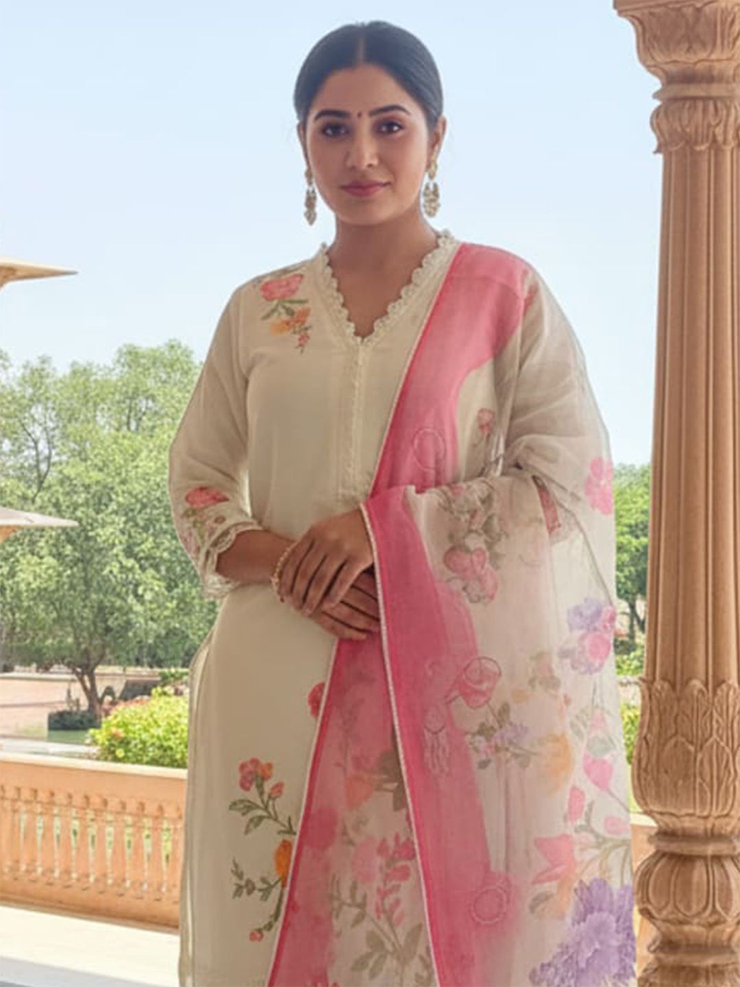 Dhiyona IE Women Floral Printed Kurta with Trousers & Dupatta