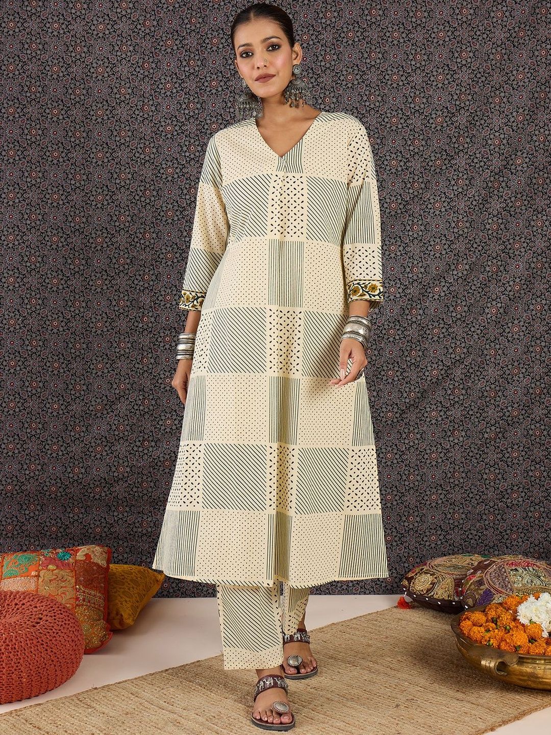 Dhiyona IE Printed V-Neck Three-Quarter Sleeves Pure Cotton Tunic And Trousers