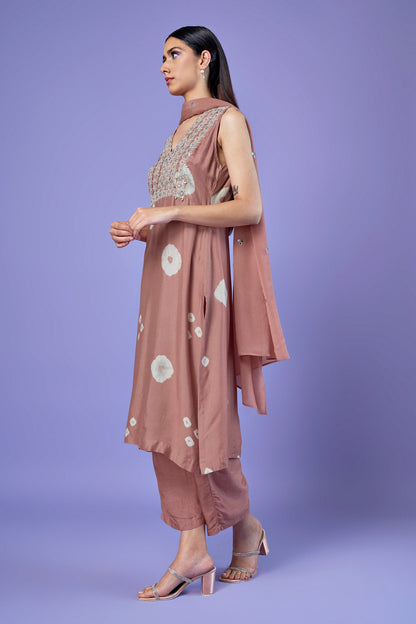 Gehraai Kurta Set