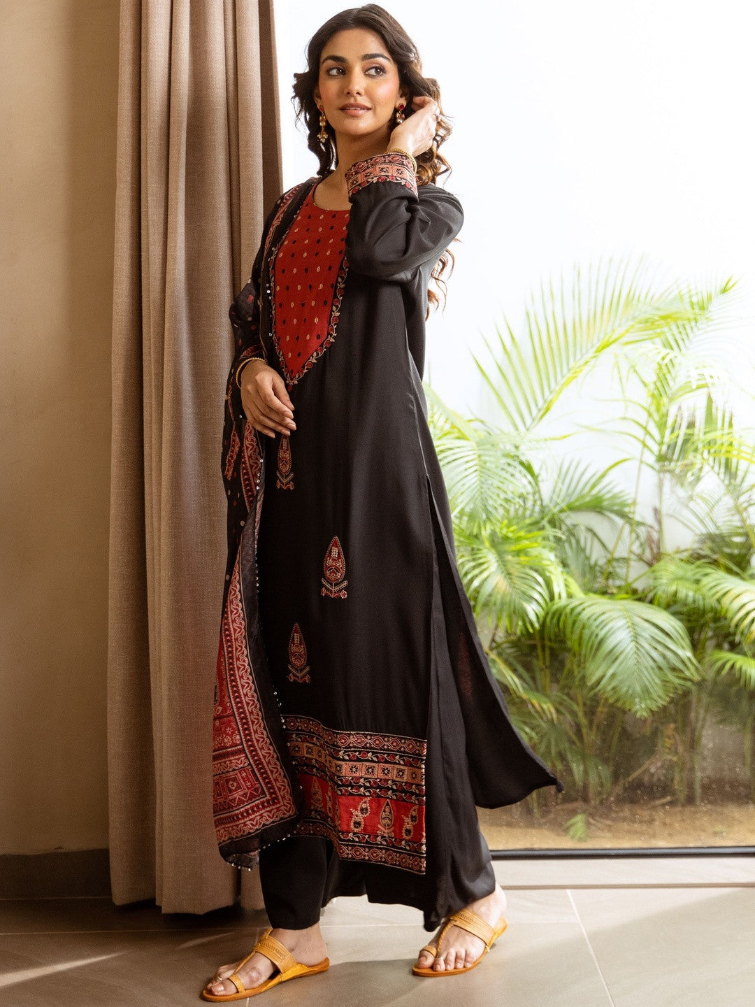 Ethnic Motifs Embroidered Thread Work Kurta With Palazzo & Dupatta