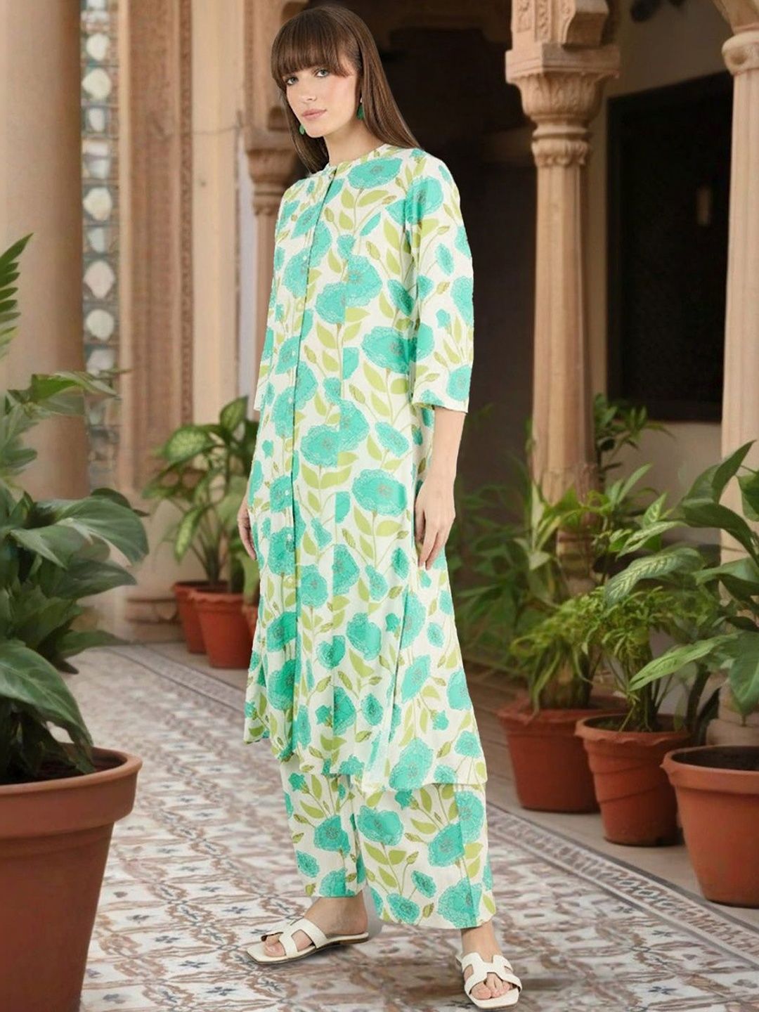 Women Floral Printed Regular Kurta with Trousers
