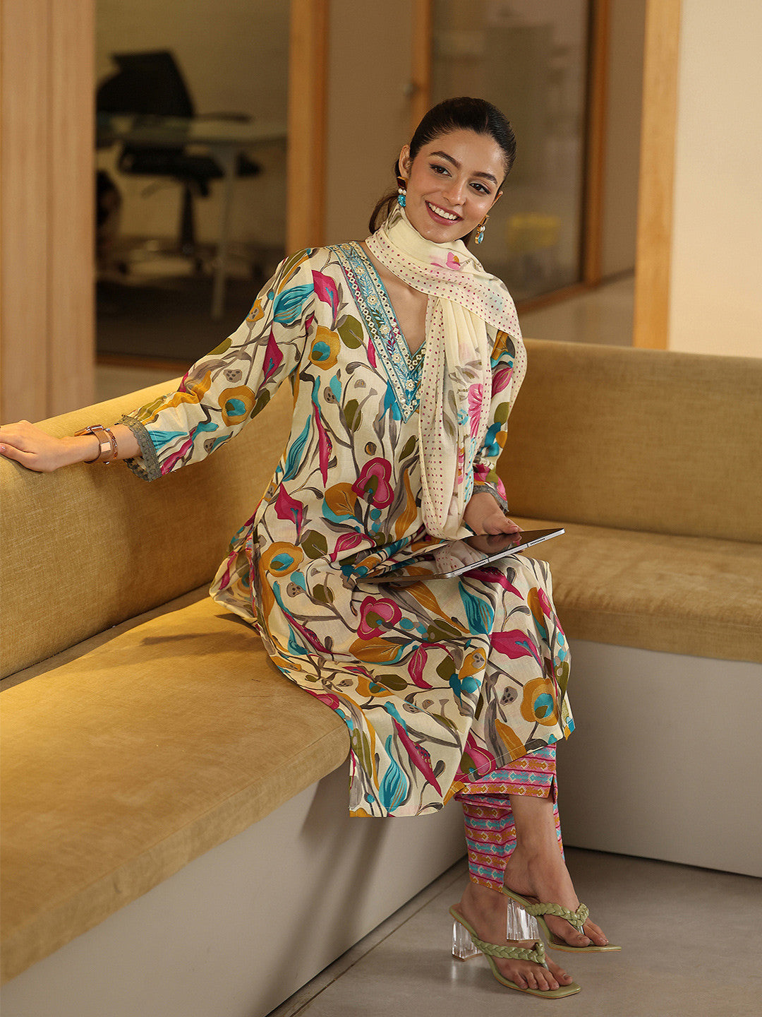 Women Floral Printed Regular Thread Work Kurta with Trousers & With Dupatta