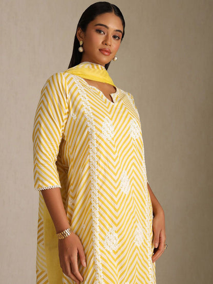 Dhiyona SO Women's Floral Printed Notch Neck Sequinned Pure Cotton Kurta With Trousers & Dupatta