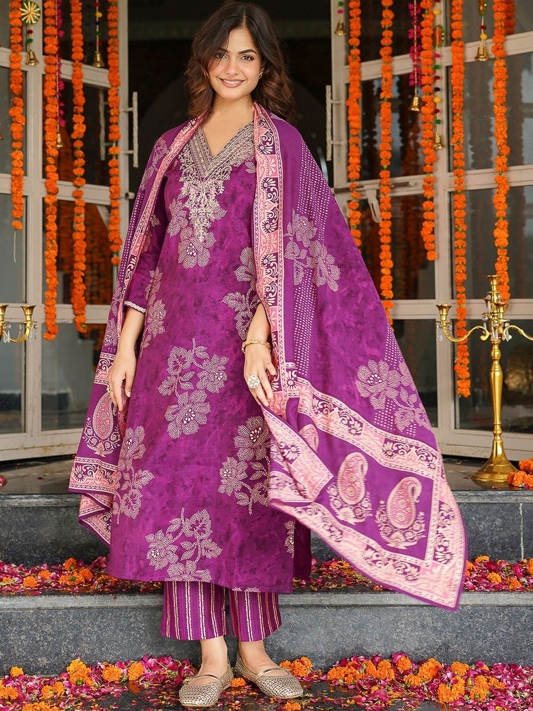 Dhiyona KL Ethnic Motifs Printed Straight Thread Work Kurta With Trouser & Dupatta