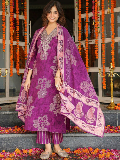 Dhiyona KL Ethnic Motifs Printed Straight Thread Work Kurta With Trouser & Dupatta