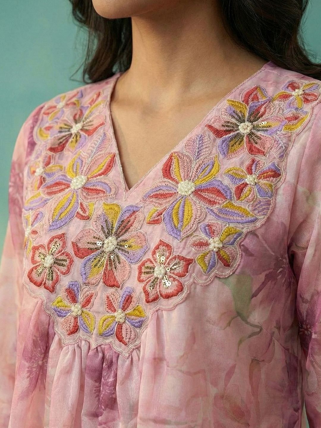 Dhiyona CH Women Floral Printed Empire Thread Work Kurta with Palazzos