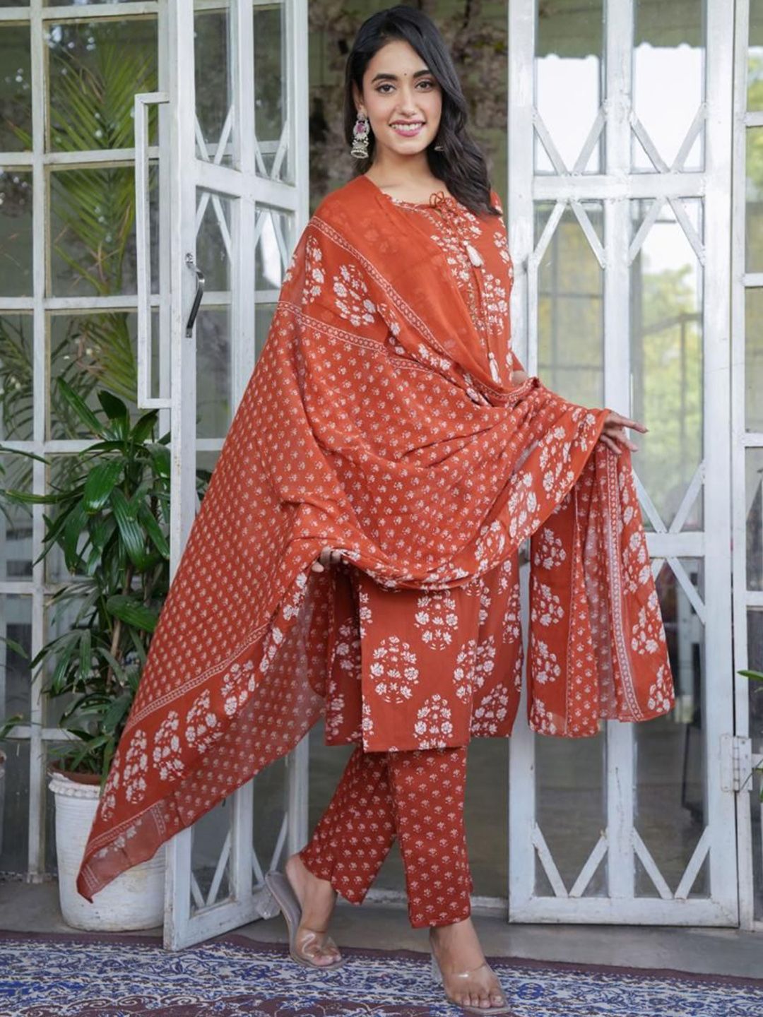 Dhiyona KL Women Floral Printed Regular Pure Cotton Kurta with Trousers & With Dupatta