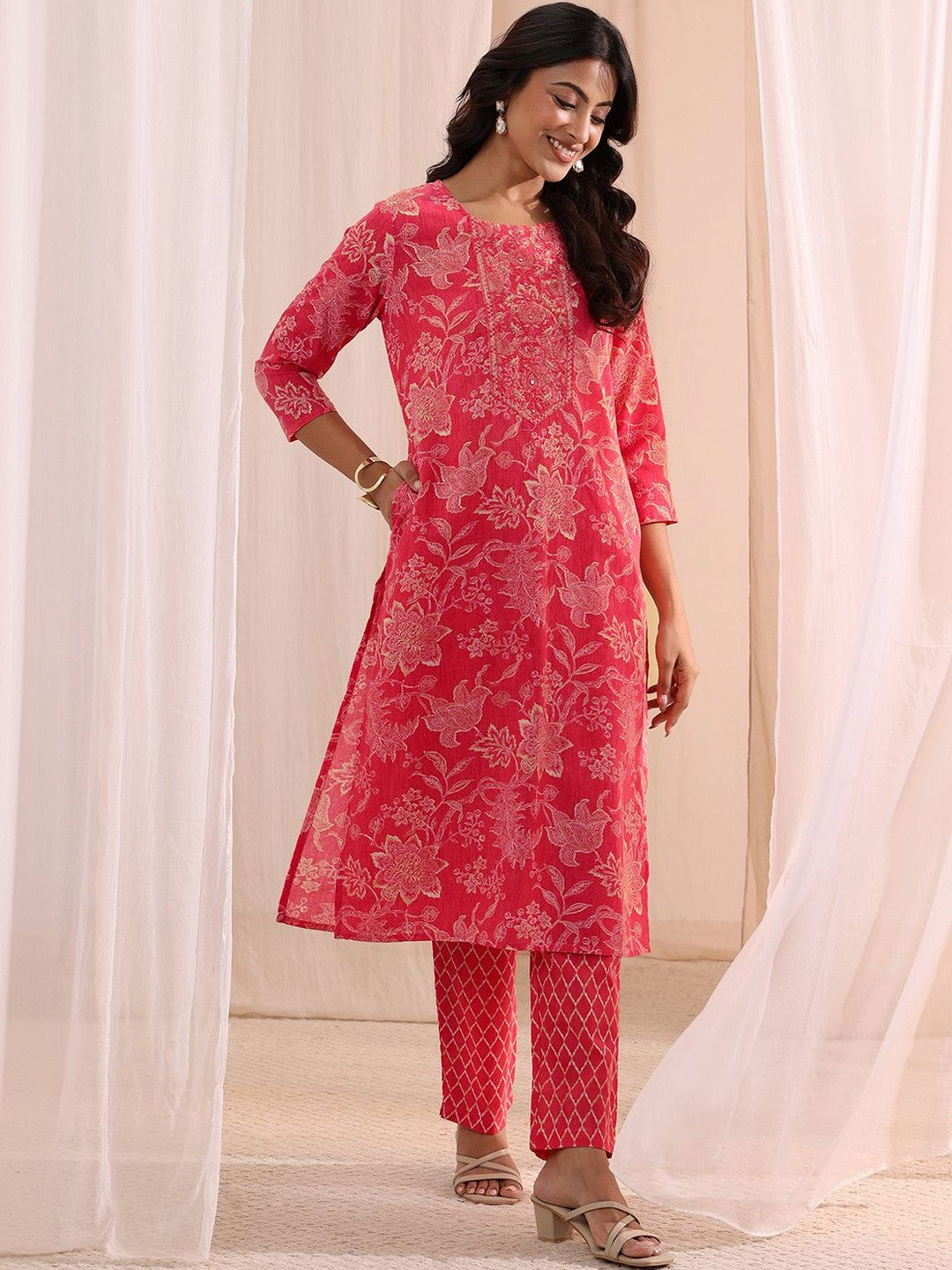 Women Floral Printed Regular Kurta with Trousers & With Dupatta