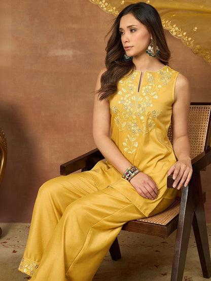 Dhiyona IN Women Floral Embroidered Regular Thread Work Kurta with Palazzos & With Dupatta