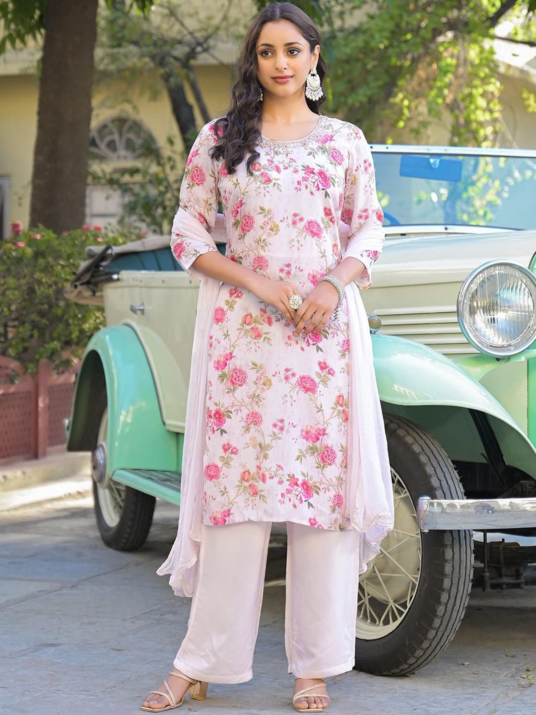 Dhiyona KL Women Pink Silk Blend Kurta Sets