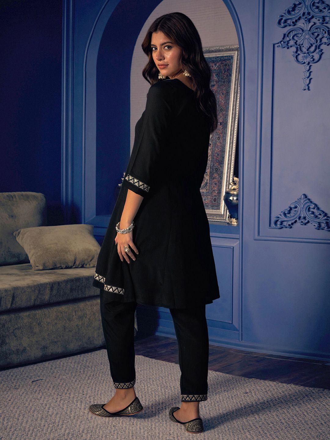 Dhiyona CH Floral Embroidered V-Neck Pleated Thread Work Kurta with Trousers